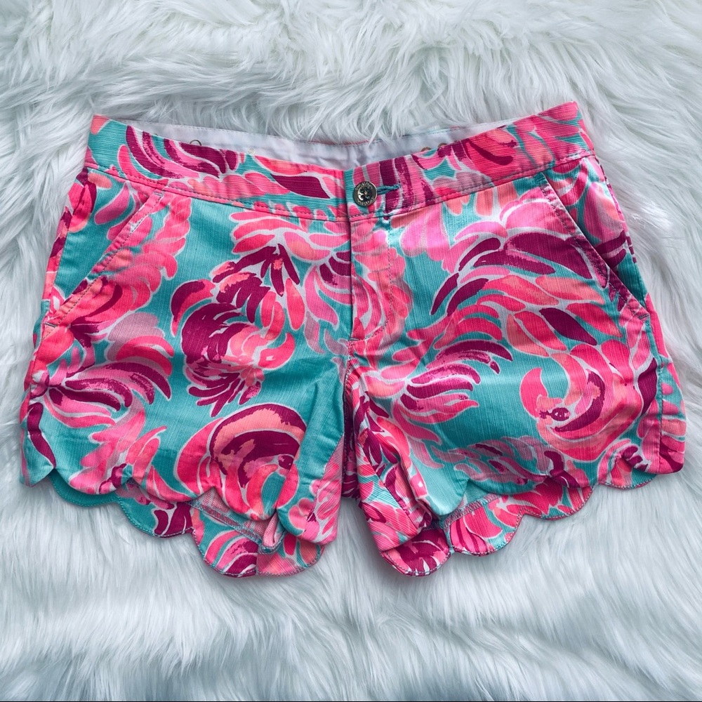 Lilly Pulitzer | Love Birds Buttercup Shorts 🦩 - Picture 2 of 4
